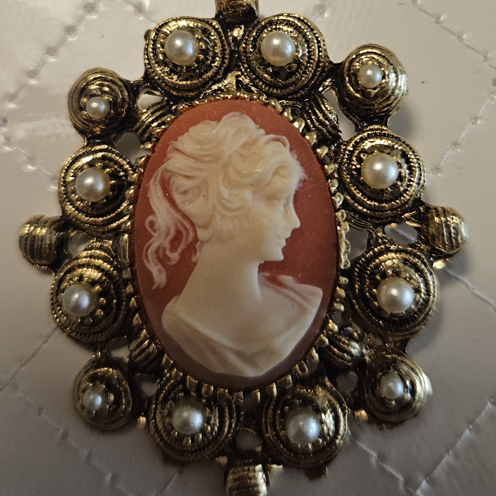 Vintage Gold and Cream Cameo Pendant